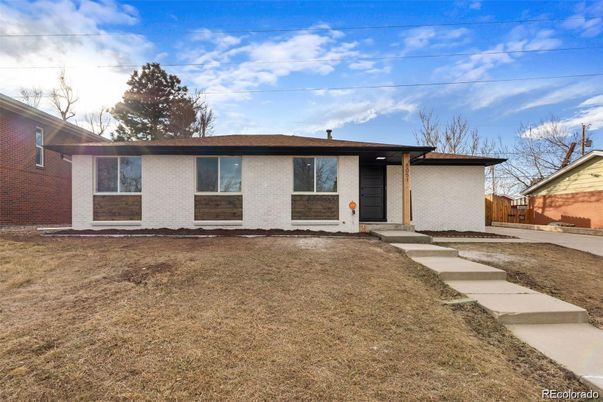 Backyard, Exterior, Facade, Brick Facade, Ranch
