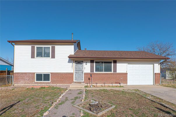 Attached, Exterior, Facade, Brick Facade, Split Level