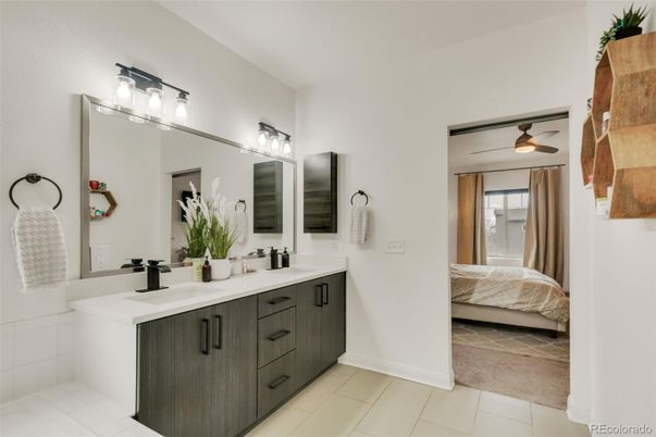 Bathroom, Bedroom, Dual Sink Vanities, Interior