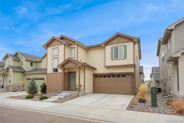 Attached, Exterior, Facade, American Craftsman