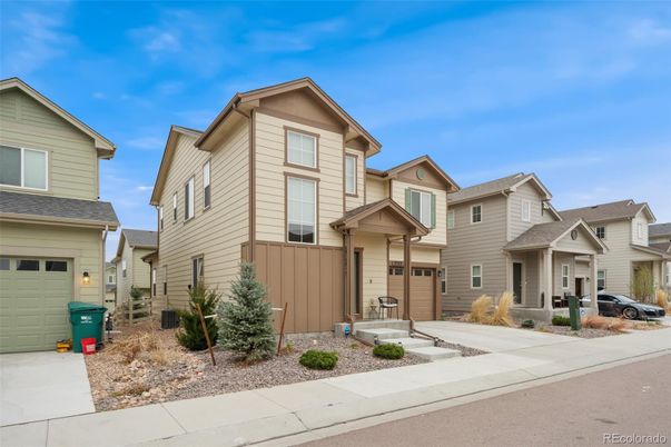 Attached, Exterior, Facade, American Craftsman