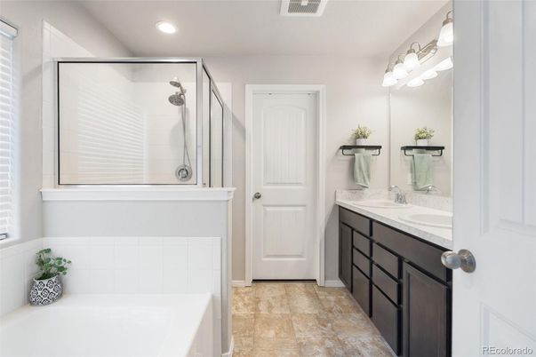 Bathroom, Dual Sink Vanities, Interior, Recessed Lighting