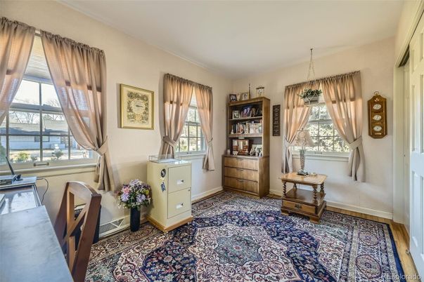Home Office, Interior