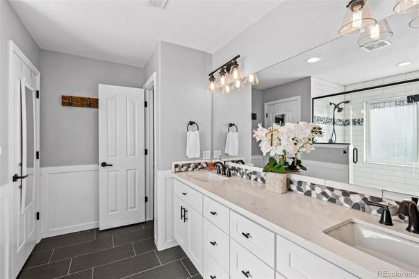 Bathroom, Dual Sink Vanities, Interior, Recessed Lighting