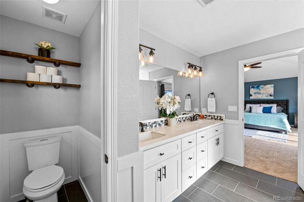 Bathroom, Bedroom, Dual Sink Vanities, Interior