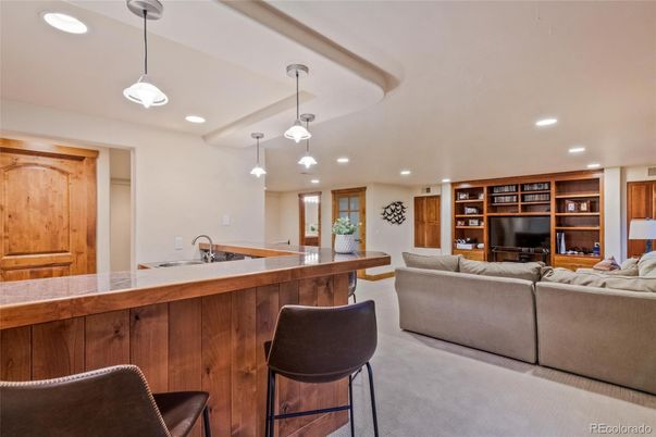 Interior, Living room, Pendant Lights, Recessed Lighting