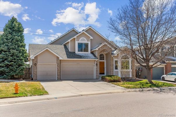 Attached, Exterior, Facade, American Craftsman