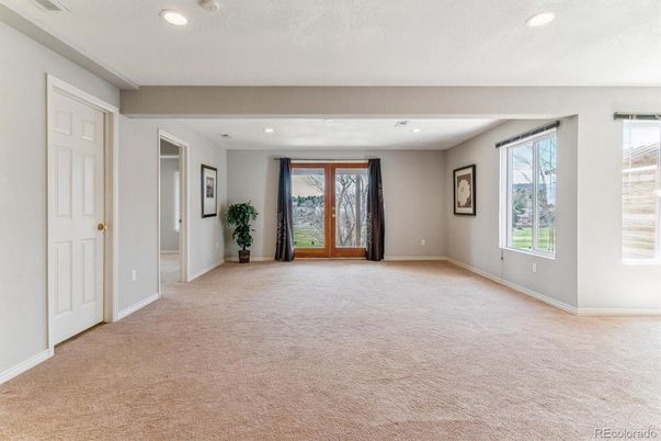 Empty room, Interior, Recessed Lighting