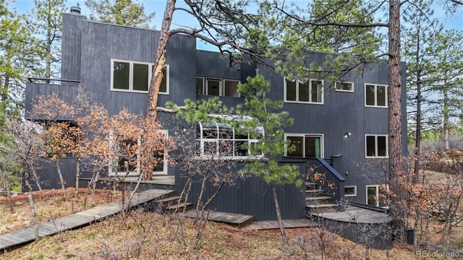 Exterior, Facade, Modern