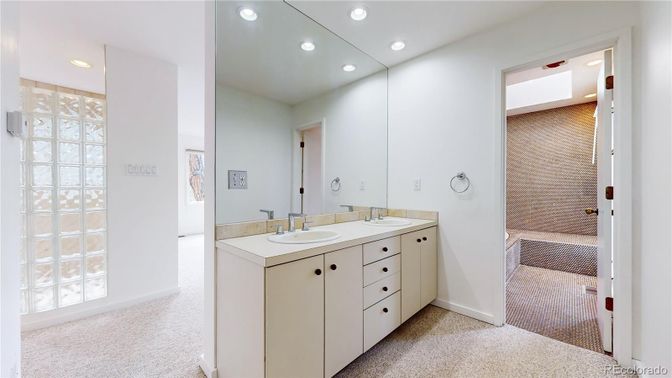 Bathroom, Interior, Recessed Lighting