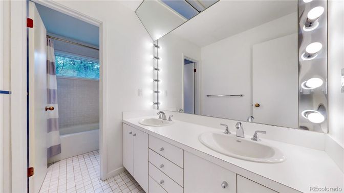 Bathroom, Dual Sink Vanities, Interior