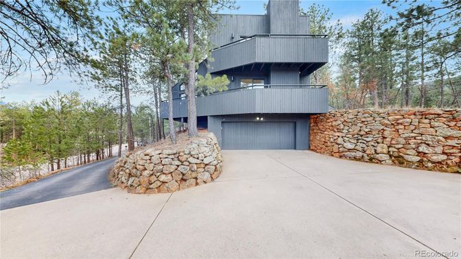 Attached, Exterior, Facade, Modern