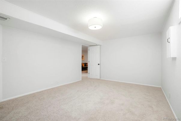 Empty room, Interior