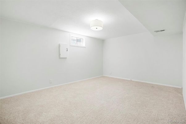Empty room, Interior