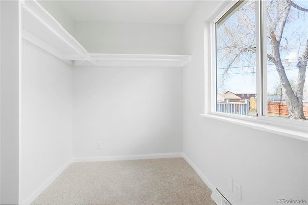 Empty room, Interior