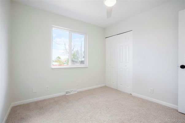 Empty room, Interior