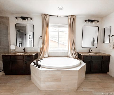 Bathroom, Dual Sink Vanities, Interior