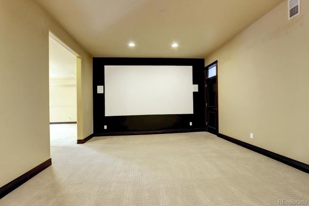 Empty room, Interior, Projection Screen, Recessed Lighting
