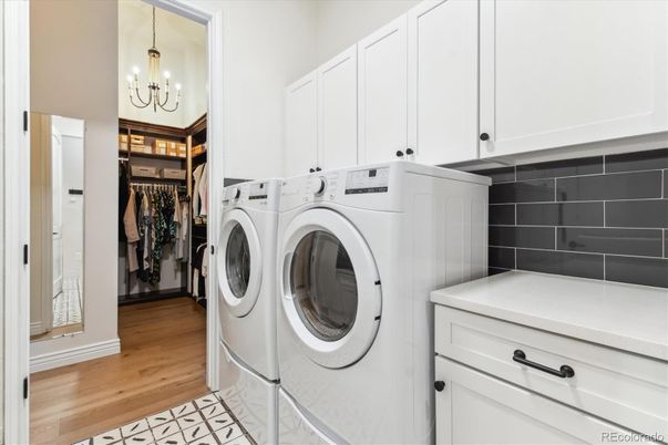 Interior, Washer, Wood Texture Flooring