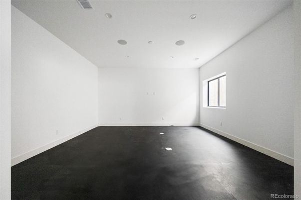 Empty room, Interior, Recessed Lighting