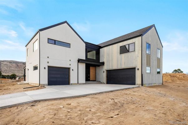 Attached, Exterior, Facade, Farmhouse