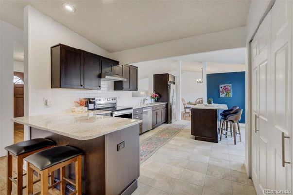 Dining room, Interior, Kitchen, Pendant Lights, Recessed Lighting, Stainless Steel Appliances
