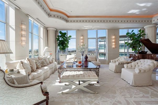 Interior, Living room, Pendant Lights, Piano, Recessed Lighting