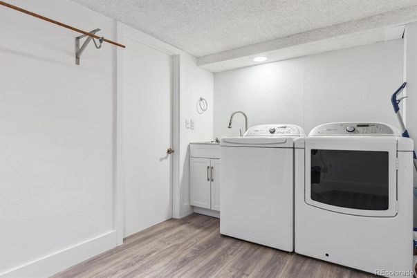 Interior, Recessed Lighting, Washer, Wood Texture Flooring