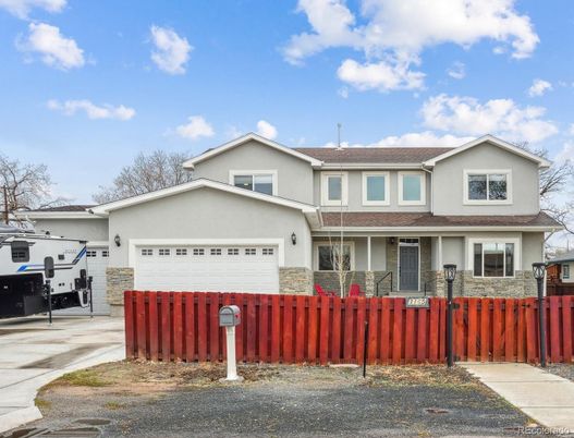 Attached, Exterior, Facade, American Craftsman