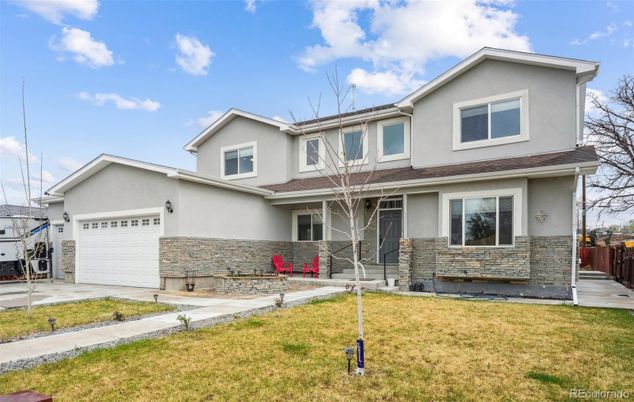 Attached, Exterior, Facade, American Craftsman