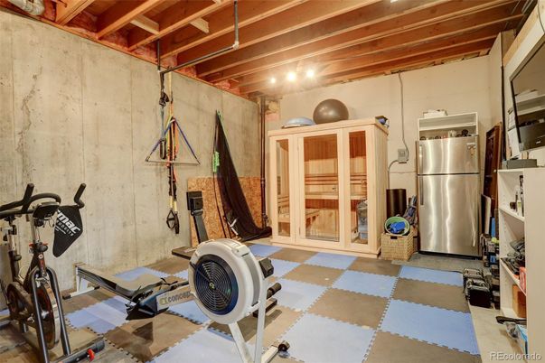 Fitness Equipment, Interior, Wooden Beams