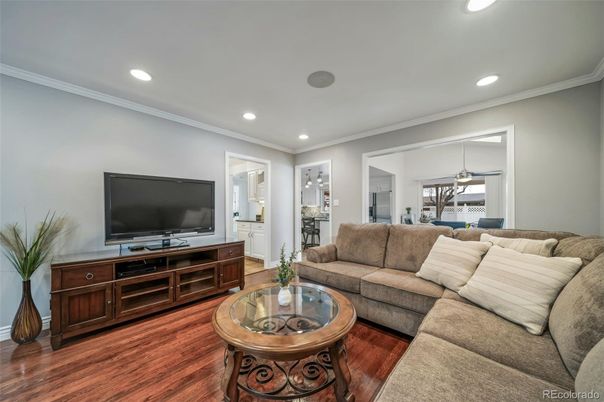 Interior, Living room, Recessed Lighting, Wood Texture Flooring