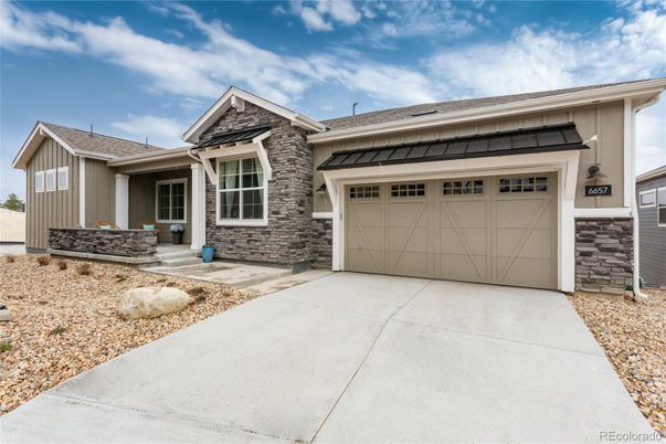 Attached, Exterior, Facade, American Craftsman