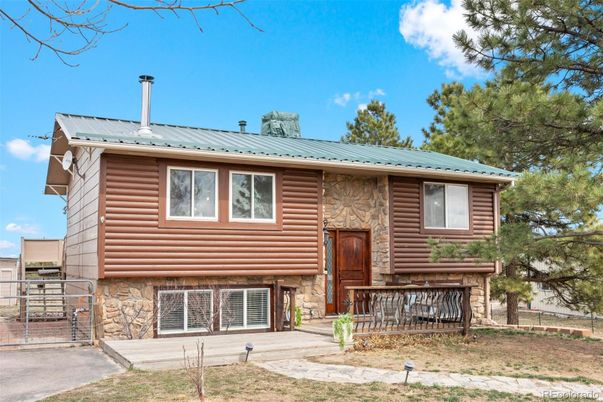 Exterior, Facade, Raised Ranch