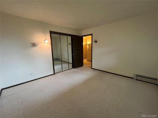 Empty room, Interior