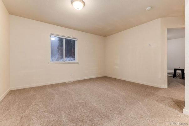Empty room, Interior