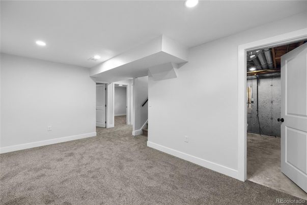 Empty room, Interior, Recessed Lighting