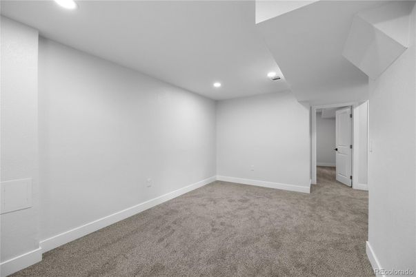 Empty room, Interior, Recessed Lighting