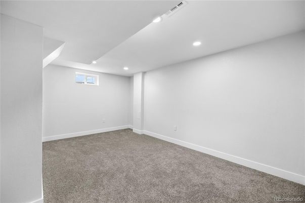 Empty room, Interior, Recessed Lighting