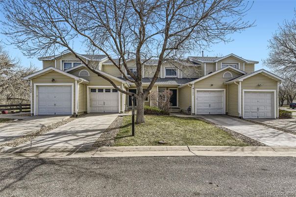 Attached, Exterior, Facade, American Craftsman