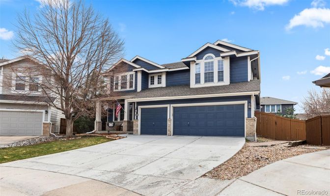 Attached, Exterior, Facade, American Craftsman