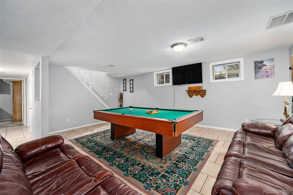Billiard Table, Game Room, Interior