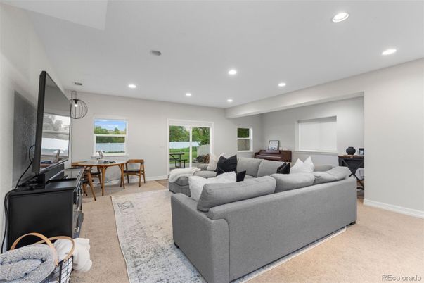Dining room, Interior, Living room, Pendant Lights, Piano, Recessed Lighting