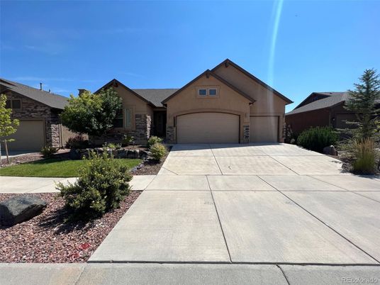 Attached, Exterior, Facade, American Craftsman
