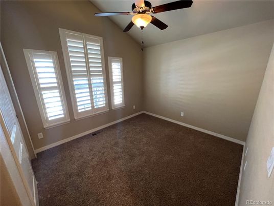 Empty room, Interior