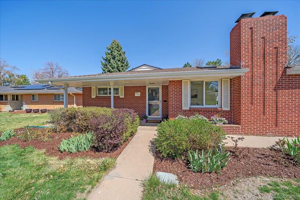 Exterior, Facade, Brick Facade, Ranch