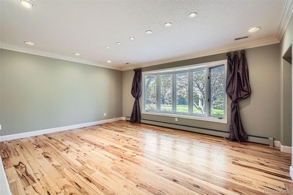 Empty room, Interior, Recessed Lighting, Wood Texture Flooring