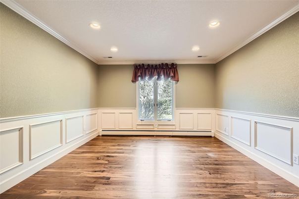 Empty room, Interior, Recessed Lighting, Wood Texture Flooring