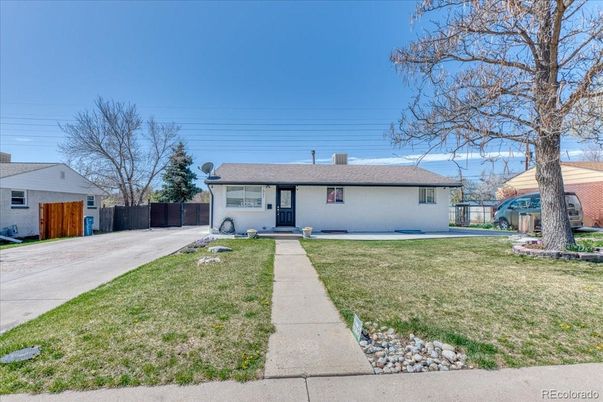 Backyard, Exterior, Facade, Ranch