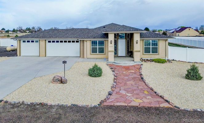Attached, Exterior, Facade, Ranch